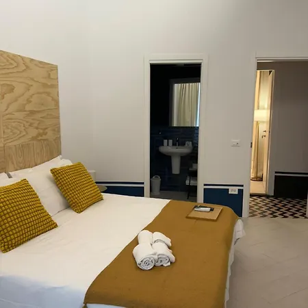 Tresette Porta Capuana بيت ضيافة 4*