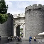 Tresette Porta Capuana 4*